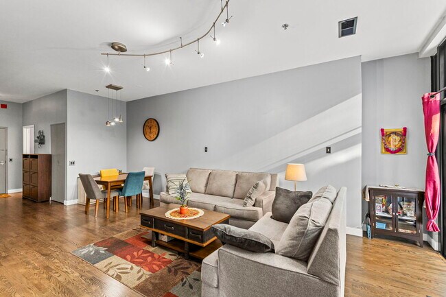 Building Photo - 130 S Canal St