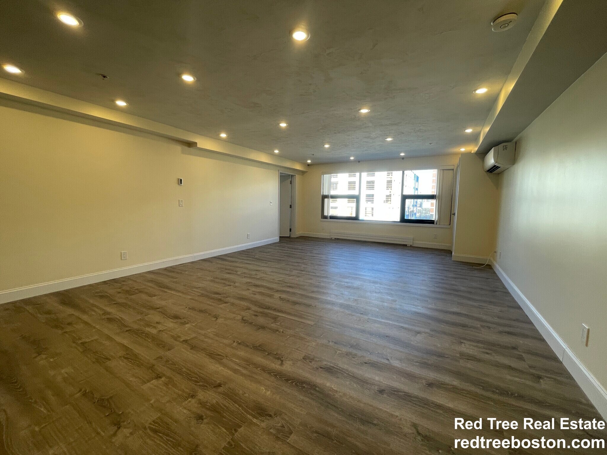 Building Photo - 1028a Commonwealth Ave