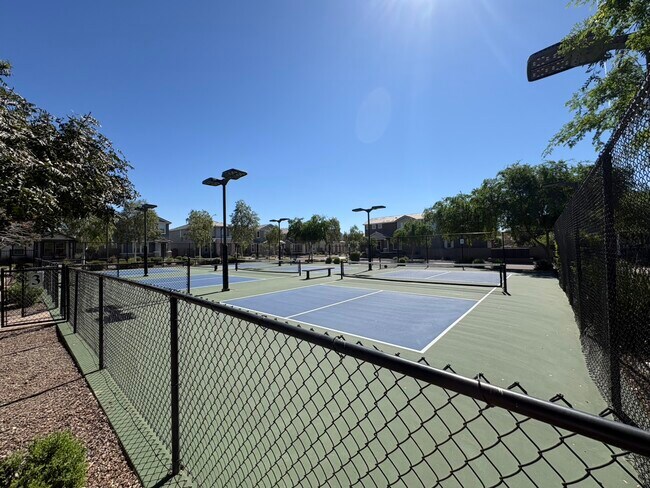 Building Photo - 1928 W Chisum Trl