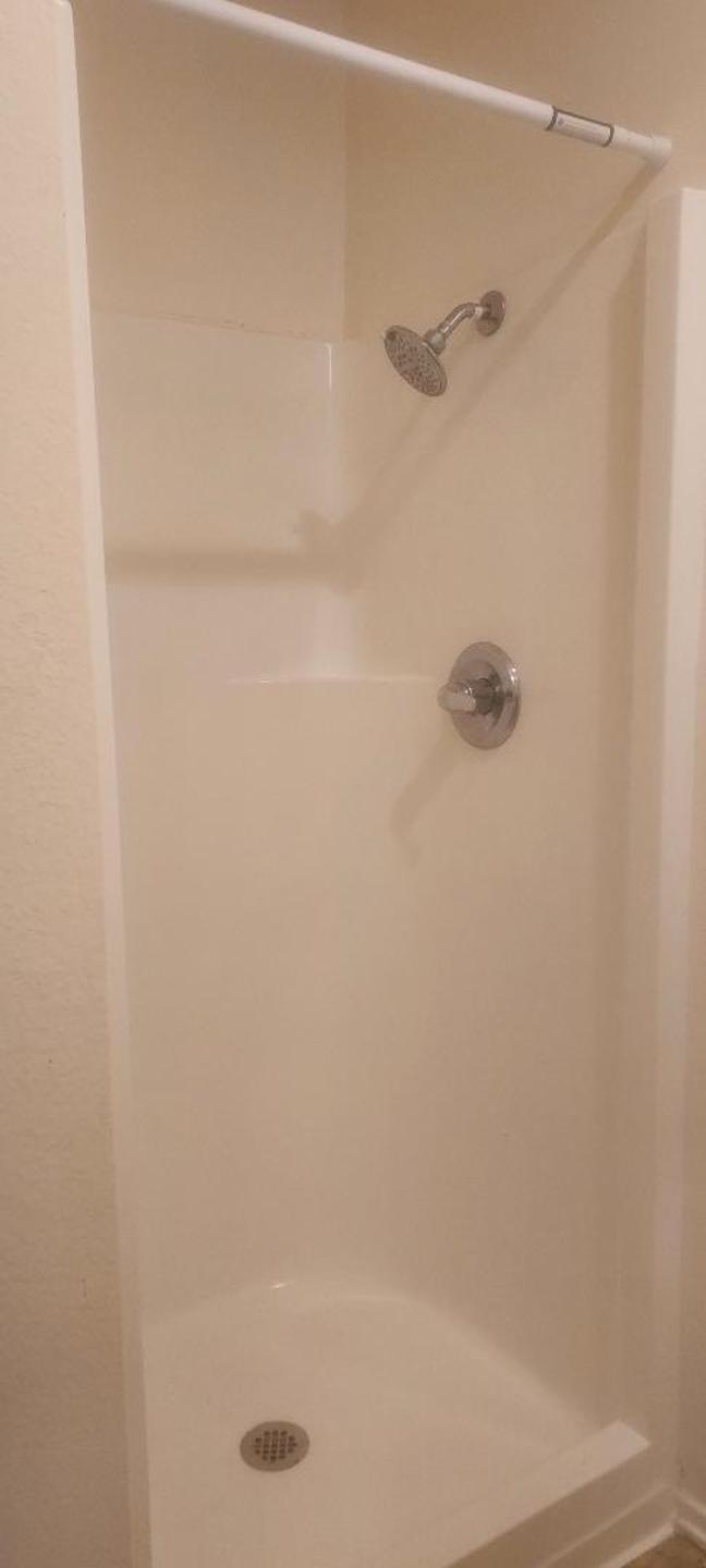 north shower - 1707 Pacific Coast Hwy