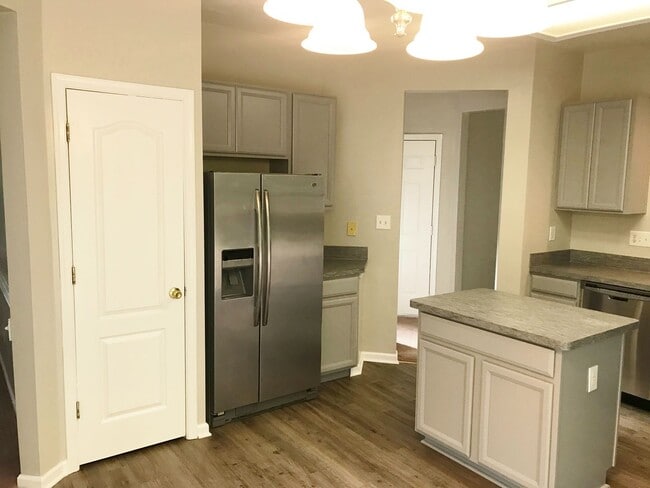 Building Photo - Oakbrooke Meadows