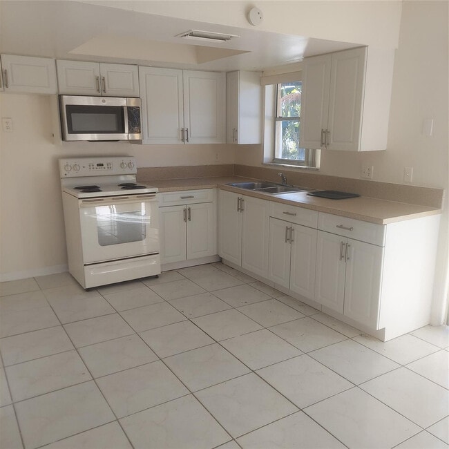 Building Photo - 5409 NW 27th St