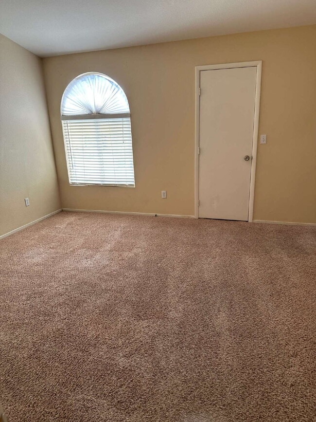 Building Photo - "Stylish and Spacious 3-Bed Home in Las Vegas with over 1500 sqft on a corner lot