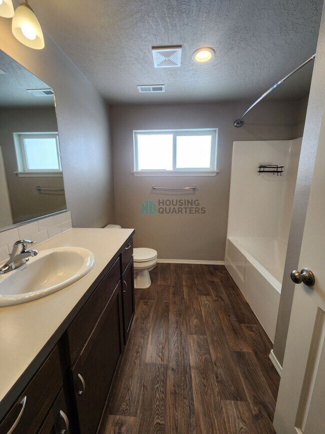 Building Photo - 209 S Lawson St