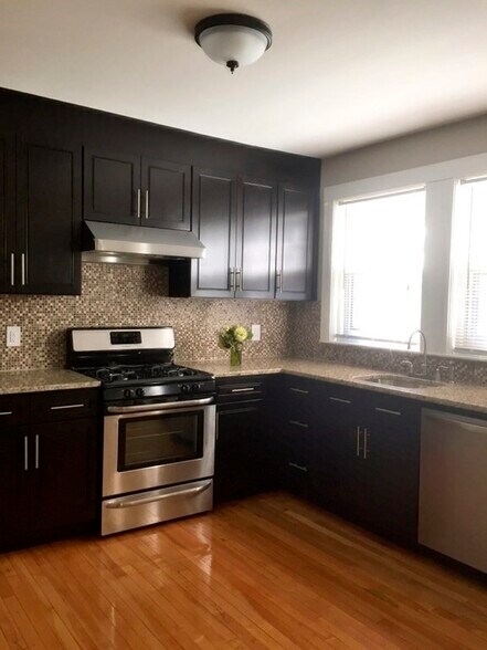 Building Photo - 90 Orchard St