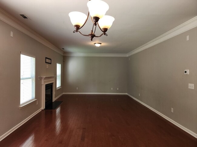 Building Photo - Quaint 4-Bedroom Home