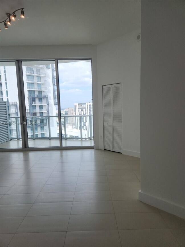 Building Photo - 300 S Biscayne Blvd