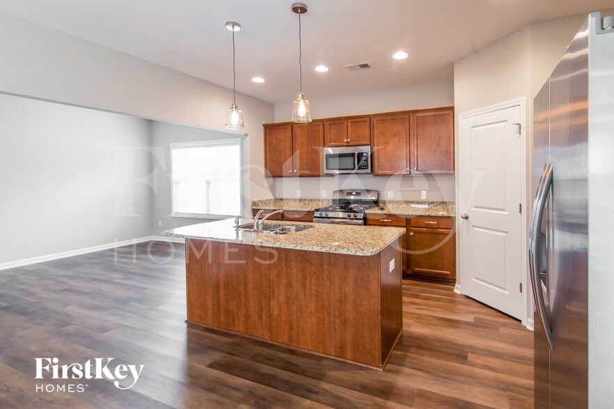 Building Photo - 226 Hyrne Dr