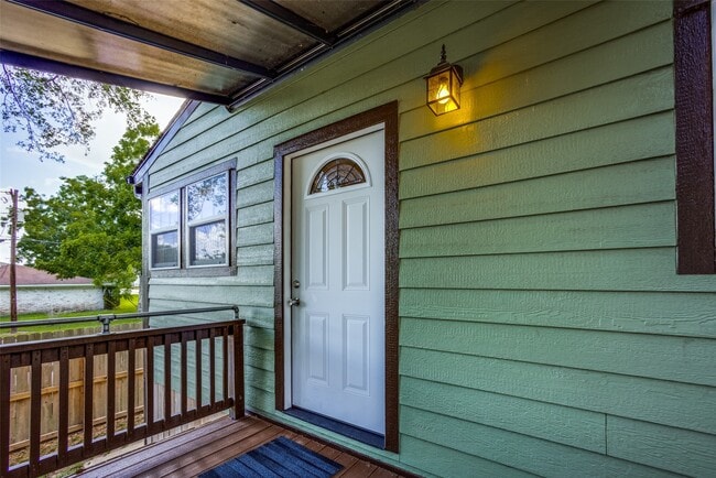 Building Photo - 1200 W Phillips St