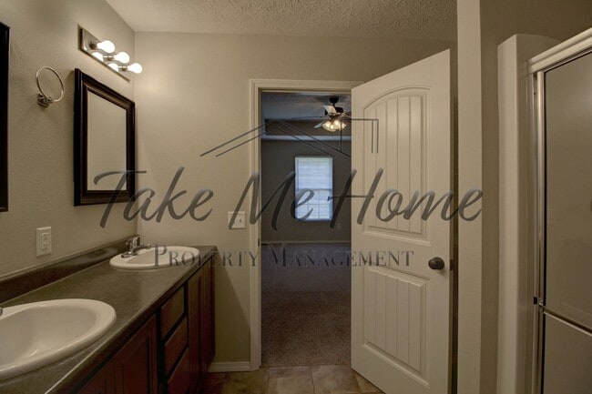 Building Photo - The Home You’ve Been Waiting For- 4 Bedrooms, 3-Car Garage, Great Location