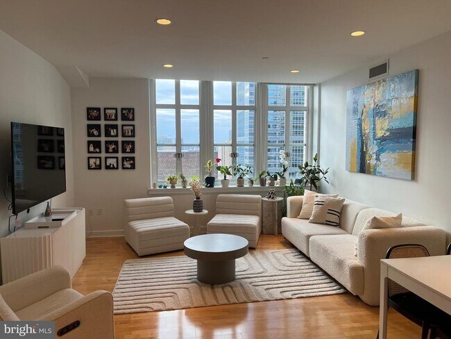 Building Photo - 111 S 15th St