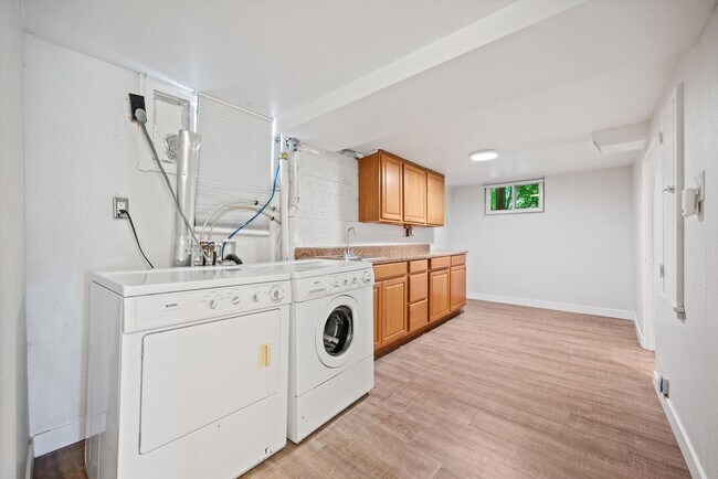 Building Photo - Historic Charm & Modern Comfort in Prime Platt Park Location