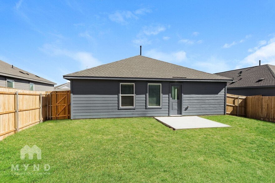 Building Photo - 2760 Ctr Crk Ln