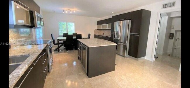 Building Photo - 100 S Prospect Dr