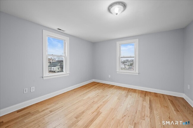 Building Photo - 38 Soundview Ave