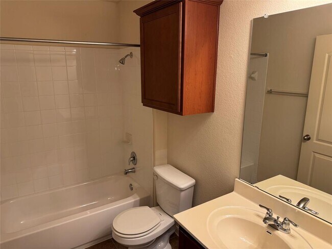 Building Photo - 1620 Bryant Dr