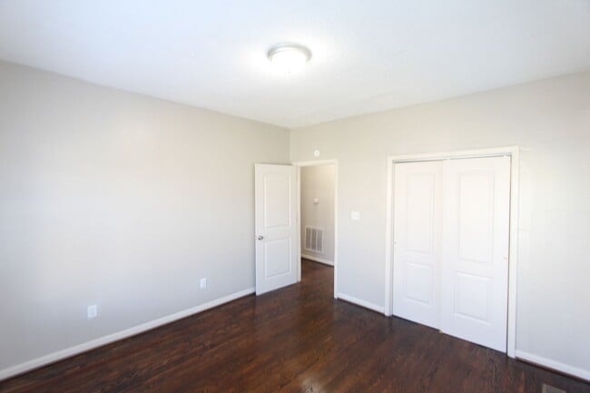 Building Photo - New On The Market with Fresh Updates!!