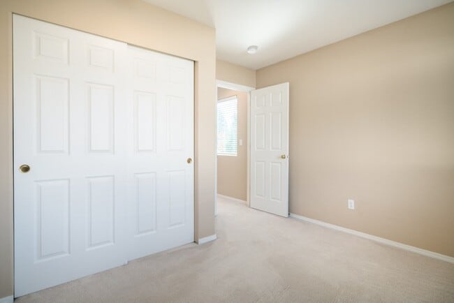 Building Photo - Quaint Carman Ridge Home in Lake Oswego