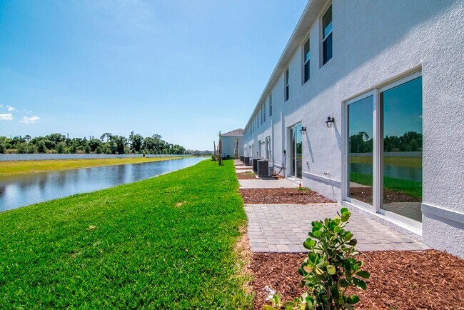 Building Photo - Brand-New 3BR/2.5BA Townhome in Lakewood Ranch — Internet, Trash, & Lawn Care Included