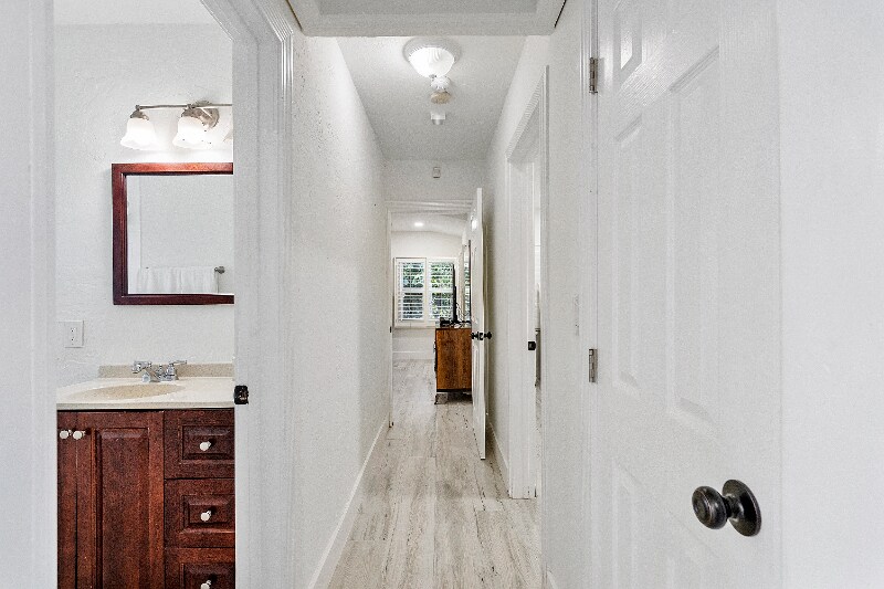 Building Photo - 411 Poinciana Dr