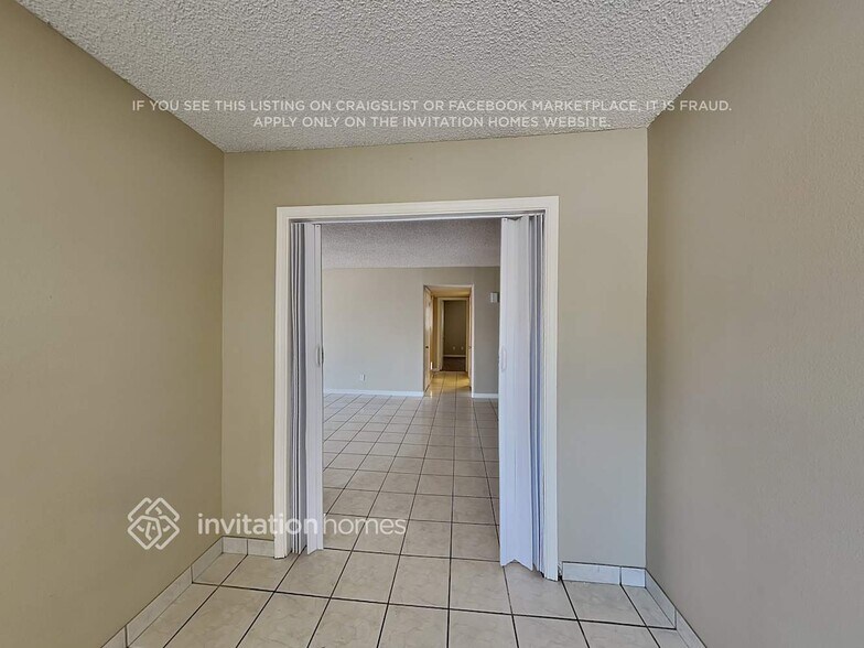 Building Photo - 4637 W Vista Ave