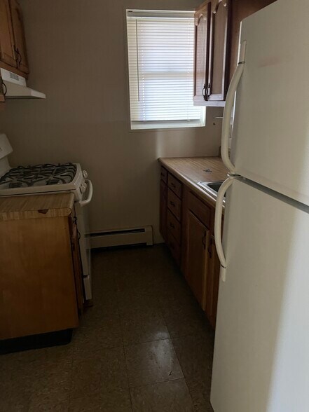 kitchen - 1700 Centre Ave