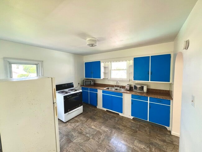 Kitchen - 1221 Church St