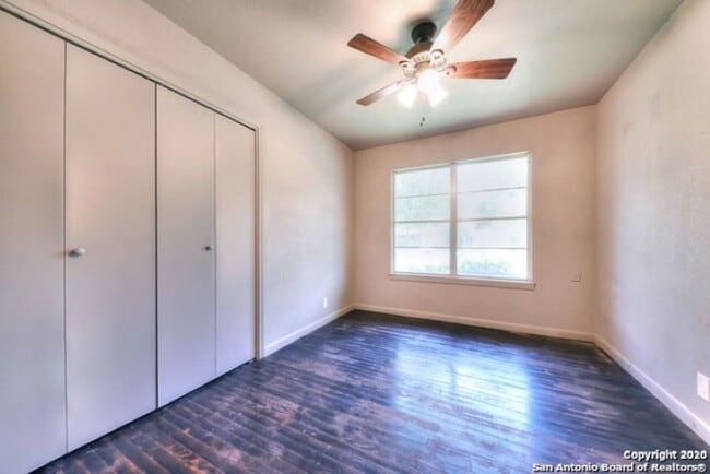 Building Photo - 3 Bedroom/1 Bath Sunset Hill Subdivision