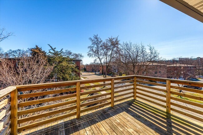 Building Photo - 708 W 65th St