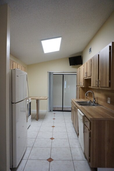 Building Photo - 8745 Satalite Terrace