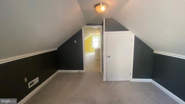 Building Photo - 417 W Maple Rd