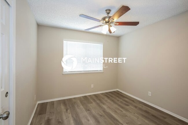 Building Photo - 4 Bedroom Pet-Friendly Home in LAS VEGAS, ...