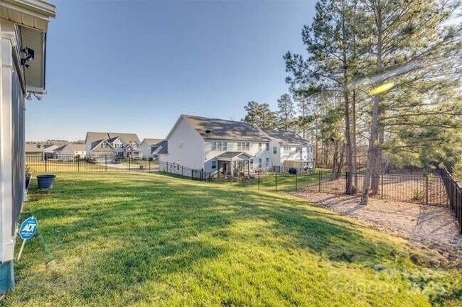 Building Photo - 6299 Artigas Dr