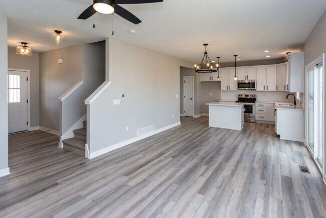 Building Photo - Beautiful 4 Bed Home For Rent! Amazing Loc...