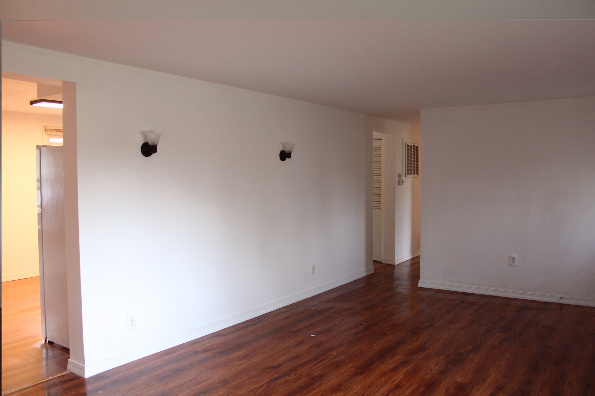 Building Photo - 2807 Benjamin Dr