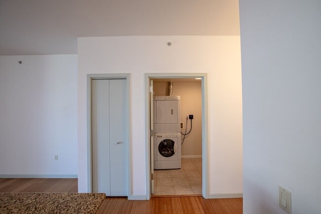 Building Photo - Sweet + secure 1/1 condo with parking, extra storage room + AC available now!