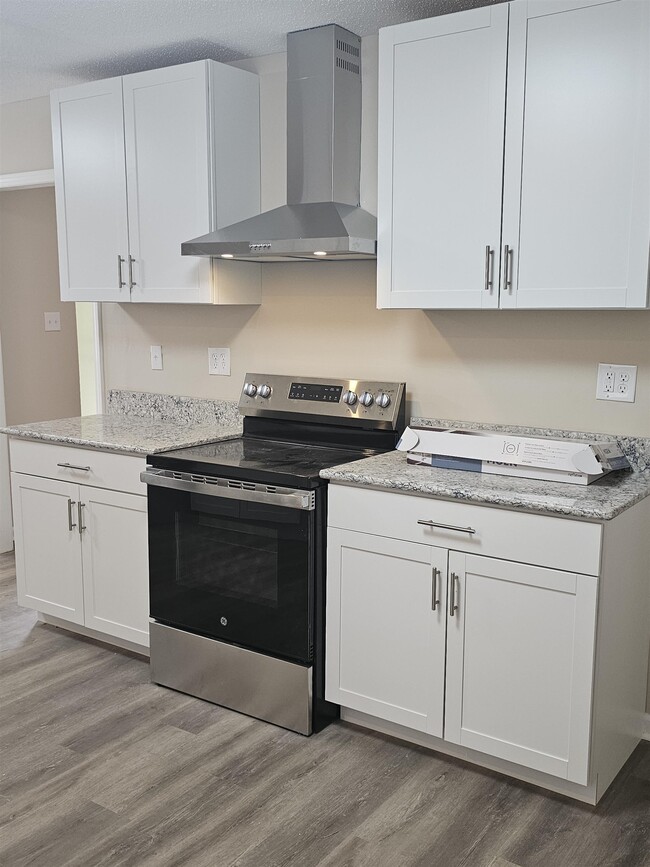 Building Photo - 6436 Oak Park Dr