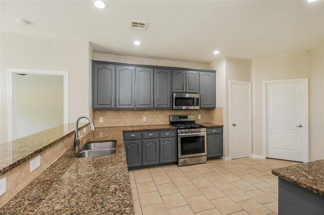 Building Photo - 10416 Westover Ave