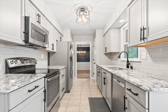 Building Photo - 8783 Lower Woods Cove
