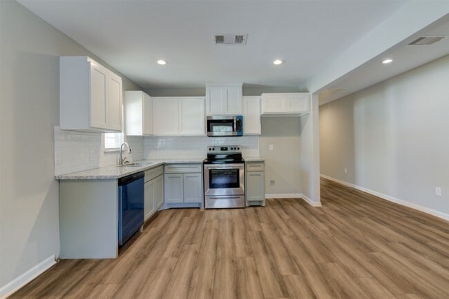 Building Photo - 2214 McKee St