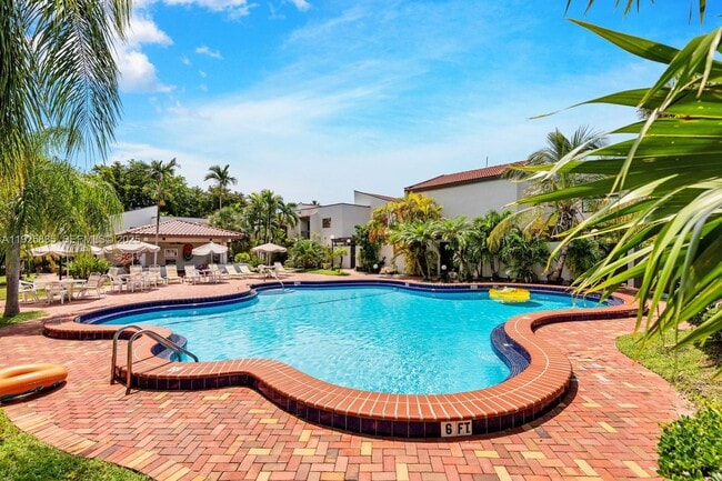 Building Photo - 4710 SW 67th Ave