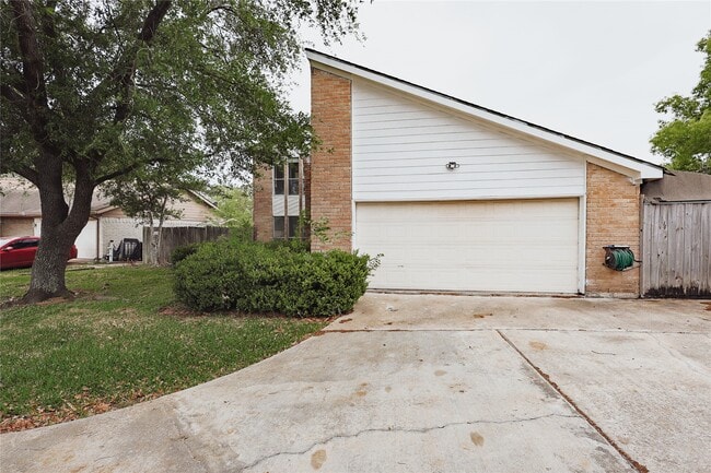 Building Photo - 2902 Misty Park Dr