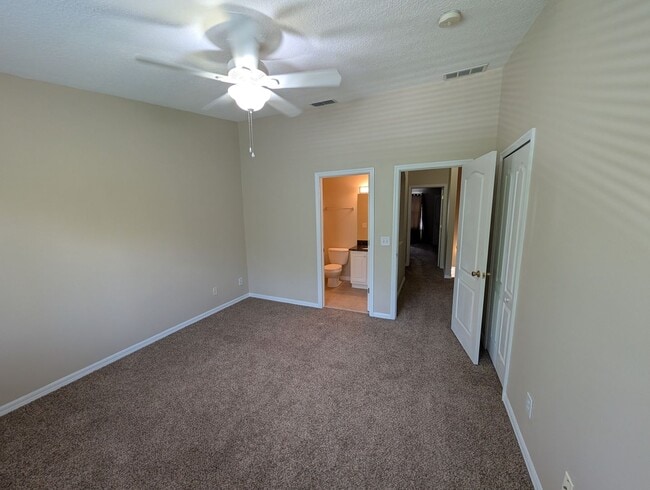 Building Photo - Spacious 2 Bed, 2.5 Bath Townhome in Gated...