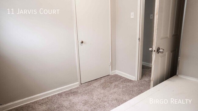 Building Photo - Move in special! First month free rent!