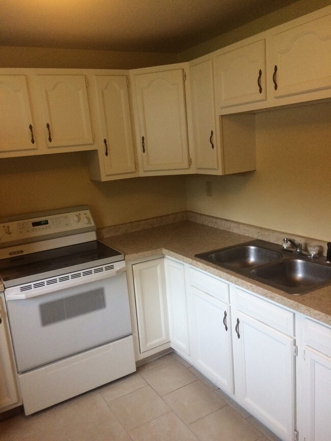 Building Photo - 2413 S 18th St