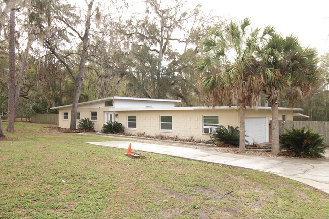 Building Photo - 10907 SW 24th Ave