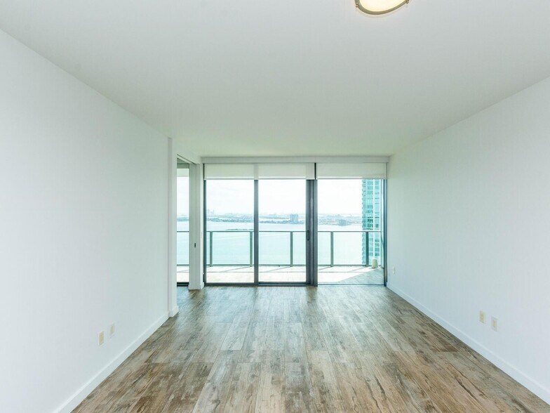 Building Photo - 650 NE 32nd St