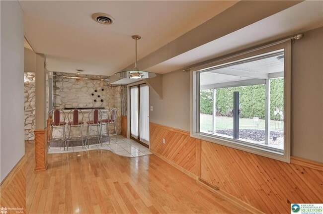 Building Photo - 900 Mine Lane Rd