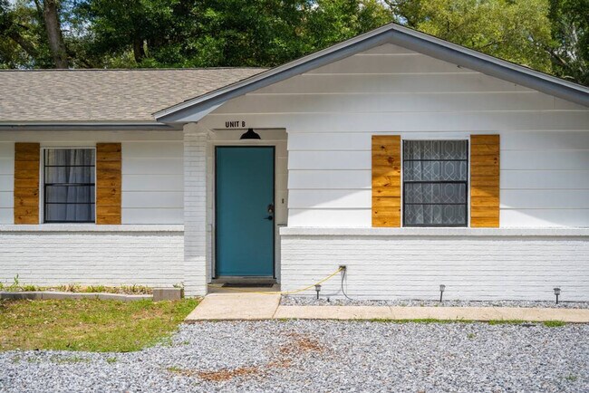 Building Photo - 2001 N 61st Ave