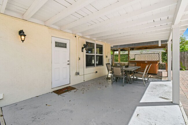 Building Photo - 244 Greymon Dr